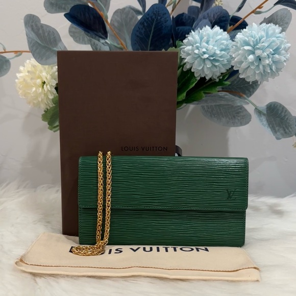 GORGEOUS GREEN AUTH LOUIS VUITTON EPISODE SARAH WALLET WOC BOX & DUST BAG - Picture 1 of 16
